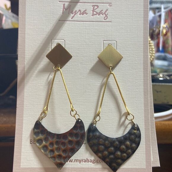 Equity earrings  - Picture 1 of 2